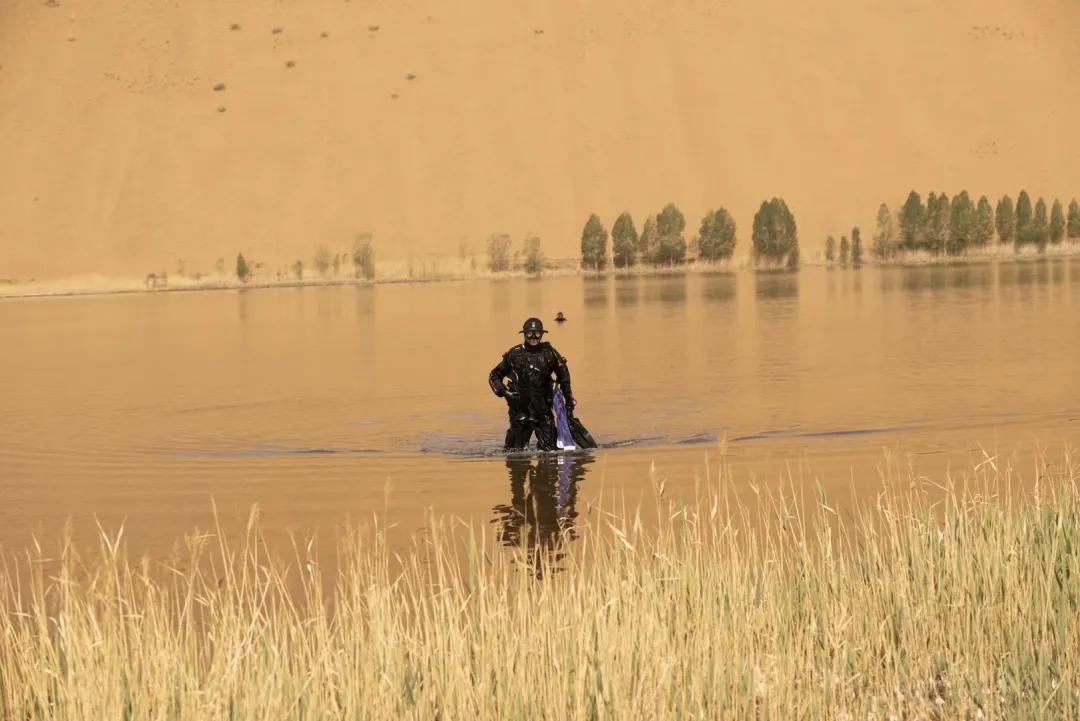 到巴丹吉林沙漠双色湖的路,去巴丹吉林沙漠玩要注意什么