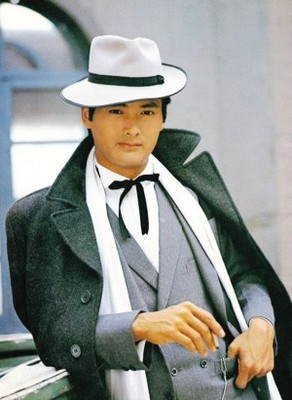 周润发代言的百年润发洗发水广告,周润发百年润发广告女主角是谁