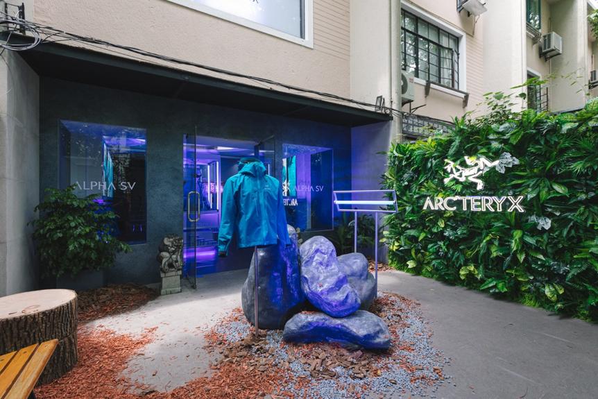 始祖鸟alphasv明星上身,始祖鸟alphasv兔年限定款