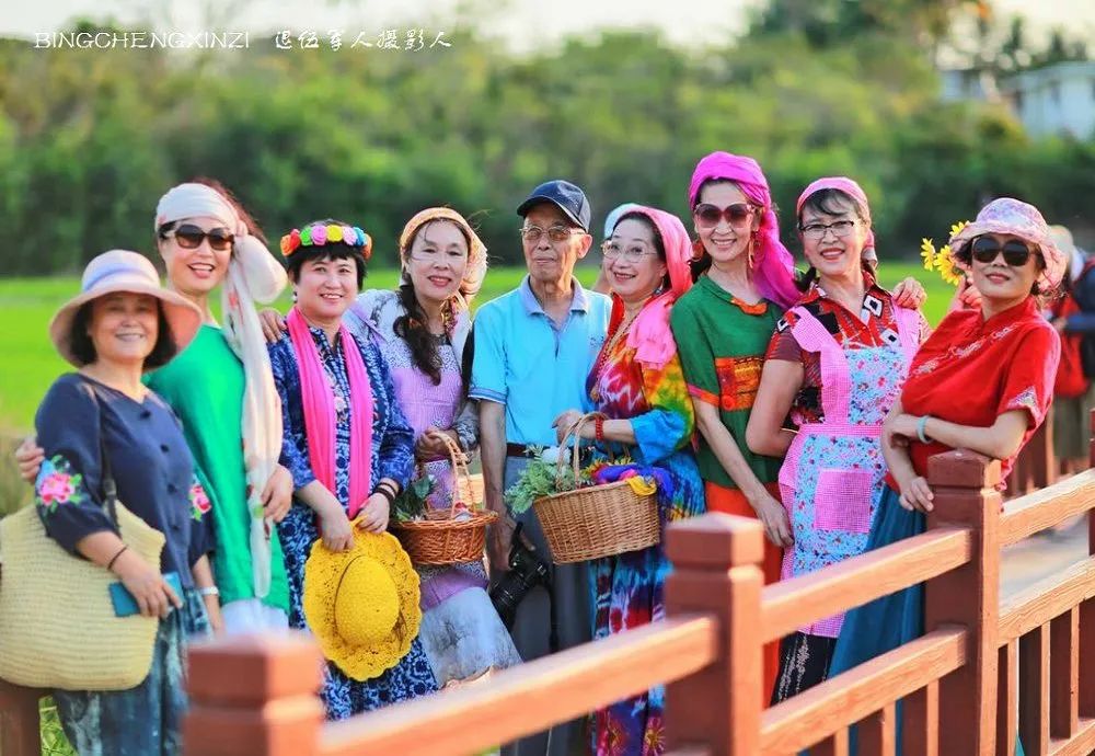 做把“村姑”,走进海南灯火灿烂的火龙果园