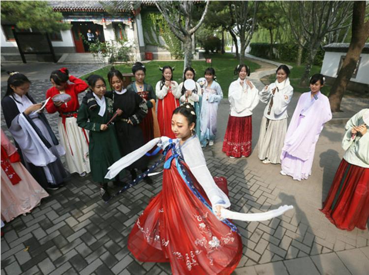 大一新生选社团要慎重，这4个社团“很烧钱”，家里没矿请绕行