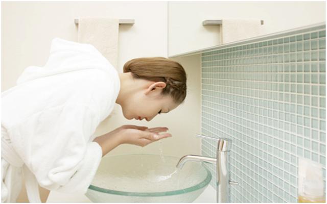 卸妆水和卸妆乳,卸妆膏卸妆乳卸妆水哪个好