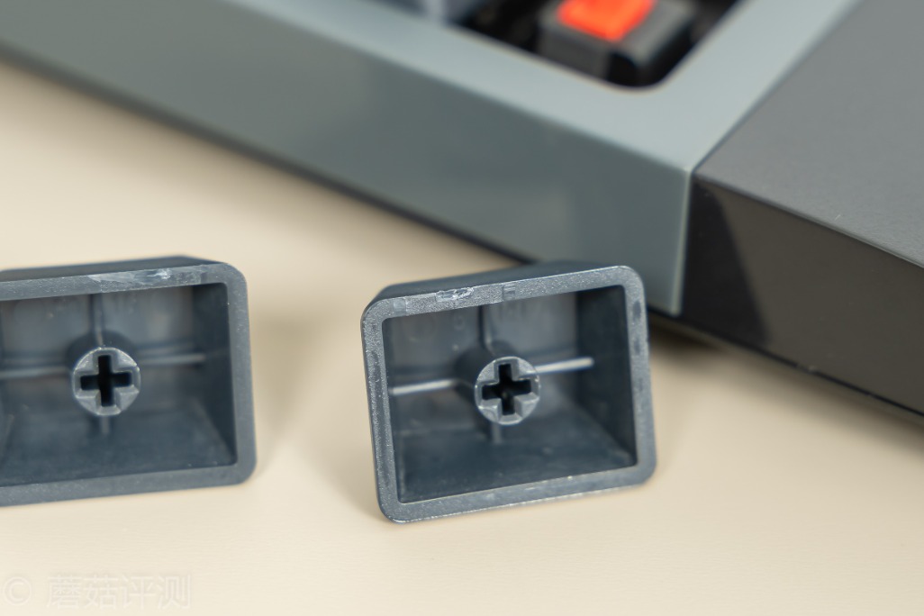 做工细腻手感超好,曜越g821多模电竞机械键盘