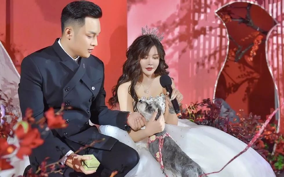 韩安冉变形计是和哪个男生谈恋爱,韩安冉上变形计前整过容吗