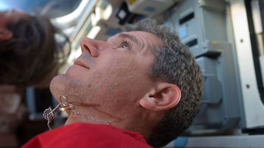 航天员有没有带上枪,苏联给宇航员配备了什么枪