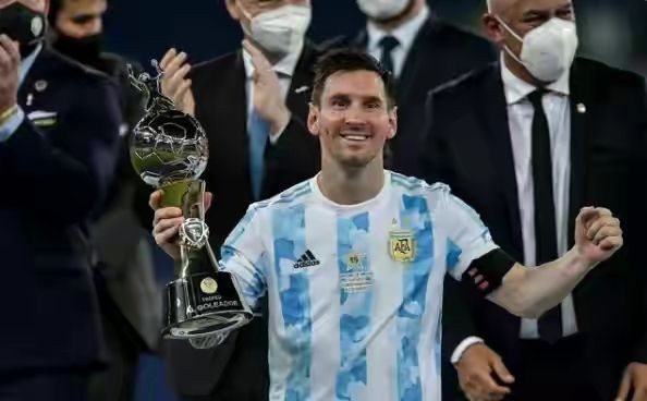 Diss梅西不配金球?这球星更有资格封王?奖牌比梅西更具含金量