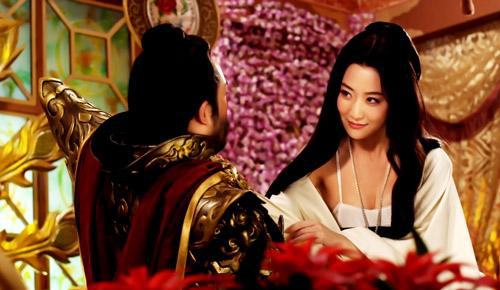 曾被成龙捧红却为家庭放弃,24岁被成龙捧红的女星