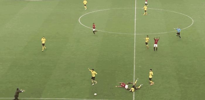 塔利斯卡灾难表现：射门直飞看台+被直接抢断郑智都看不下去