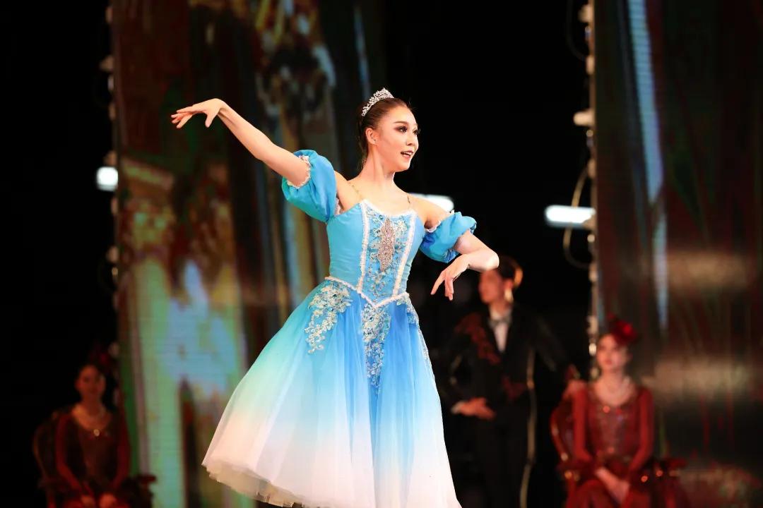 灰姑娘芭蕾舞剧赏析,灰姑娘芭蕾英国皇家舞剧