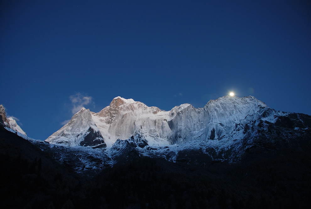 登山者的朝圣地四姑娘山,三峰四姑娘山登山者