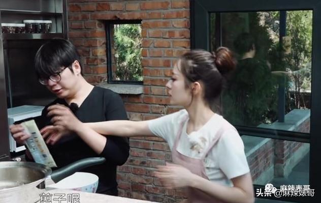 陈数和老公接吻照片,陈数老公回应搂抱年轻女子