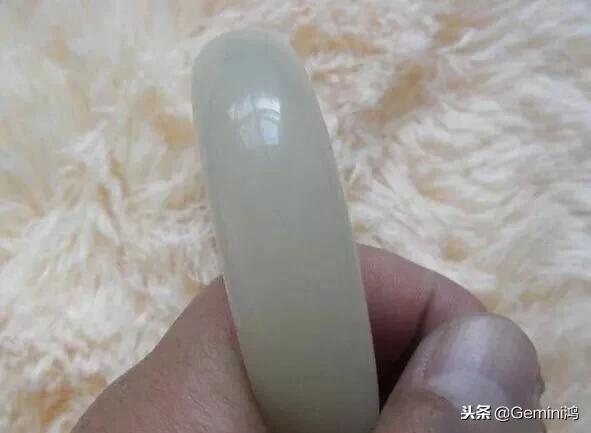 和田玉籽料墨玉和山料墨玉的区别,和田玉青花籽料和山料打灯对比图