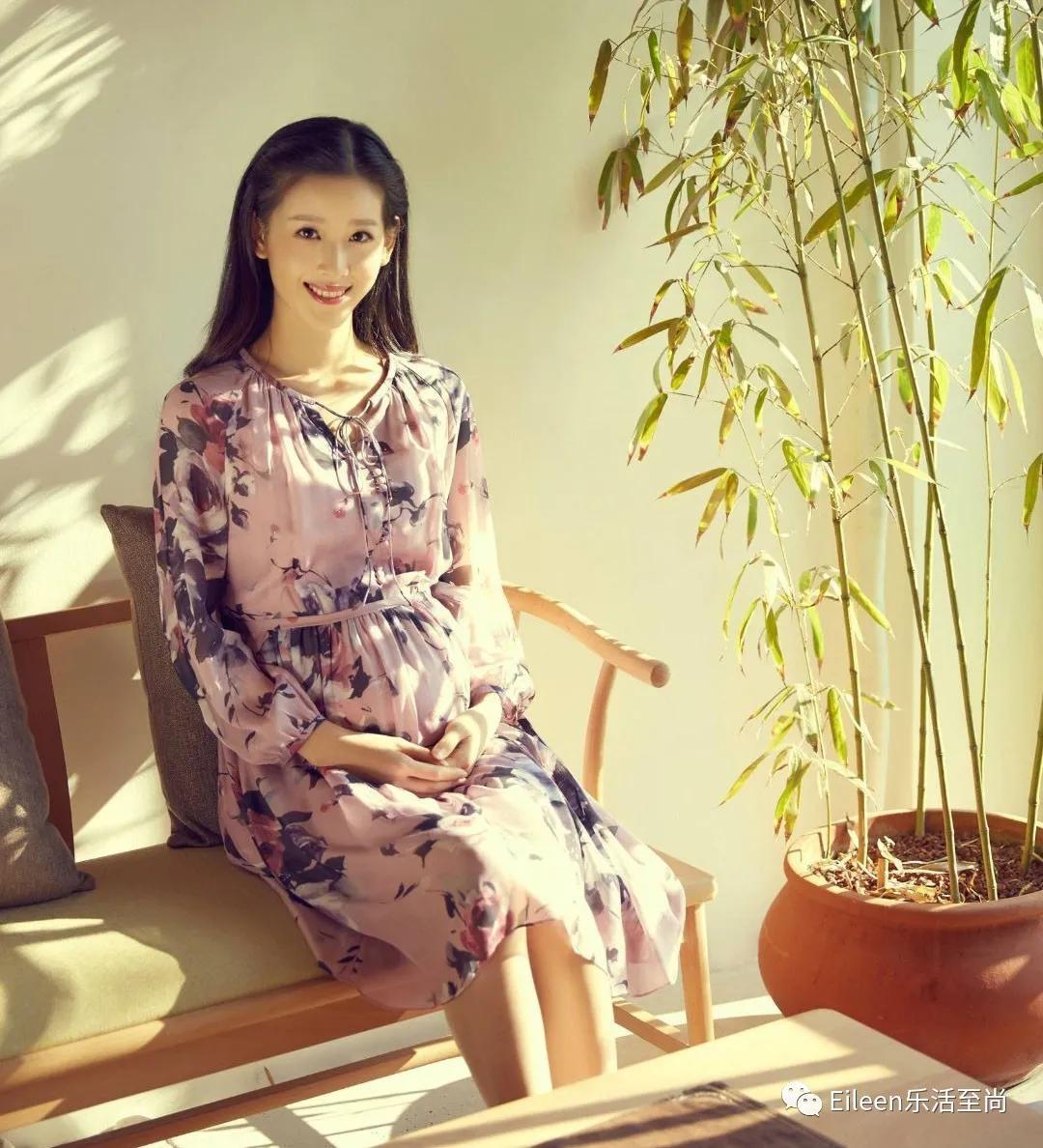 合影被裁？奶茶妹妹的千亿名媛晋级路还有多长？