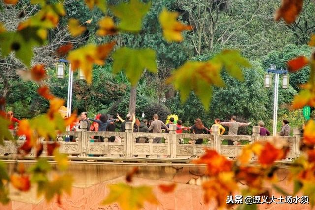 在冬天里看遵义湘江河上的秋色