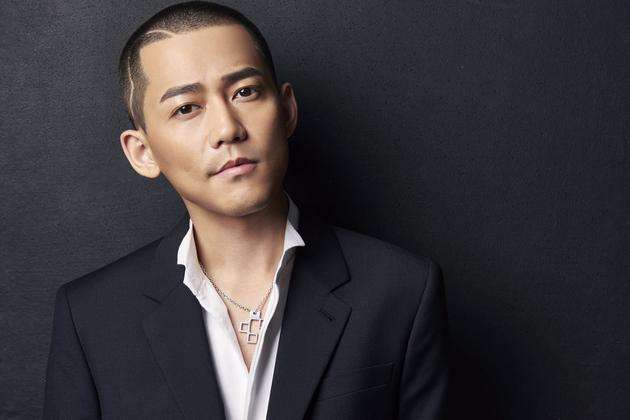 苏醒为立人设爆粗砸电视，黑历史太多，足球圈毕竟不是娱乐圈！