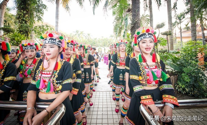 西双版纳泼水节攻略,西双版纳傣族泼水节和广西泼水节