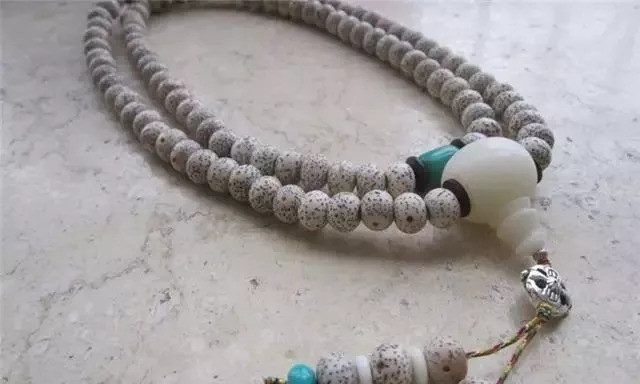 如何搭配适合自己的手串,正确的手串怎么样搭配好看