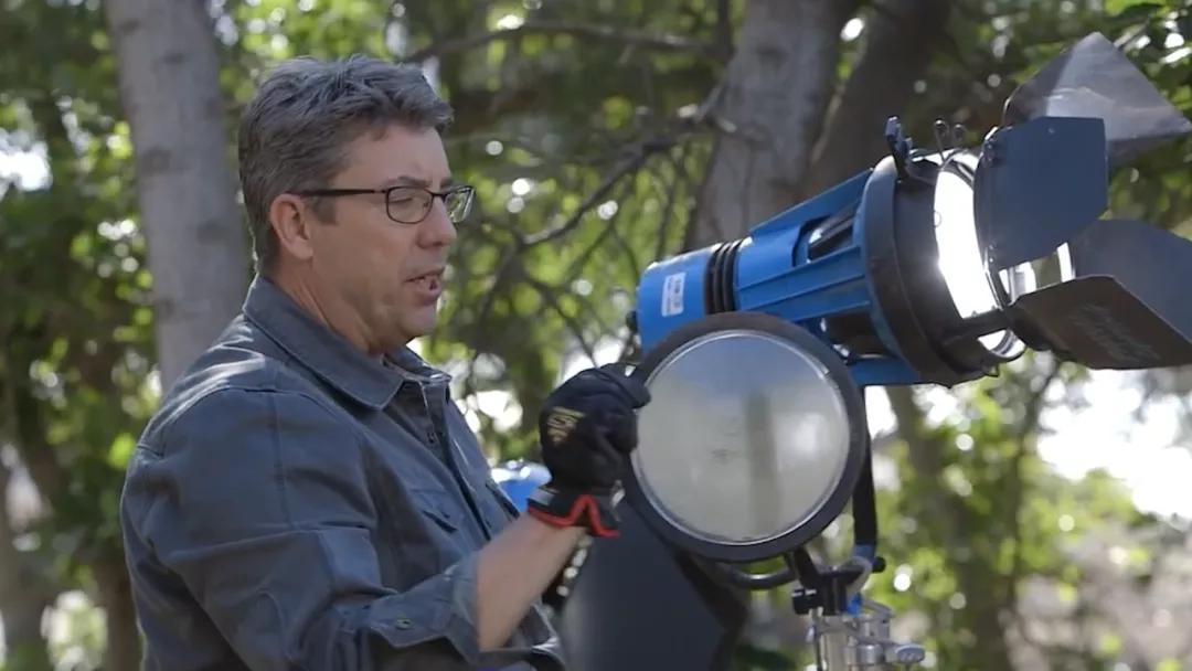 钨丝灯镝灯led灯的区别,钨丝影视灯和led影视灯区别