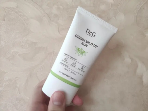 夏天防晒用隔离霜还是防晒霜好呢,防晒霜4个加推荐平价