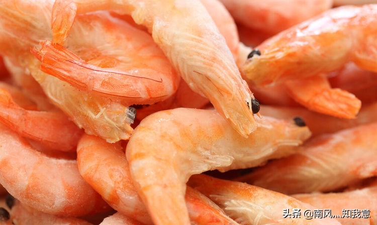 吃虾子是要虾头好还是不要虾头好,为什么有人吃虾不剥壳