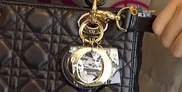 迪奥戴妃包掉皮,dior戴妃包红色掉色吗