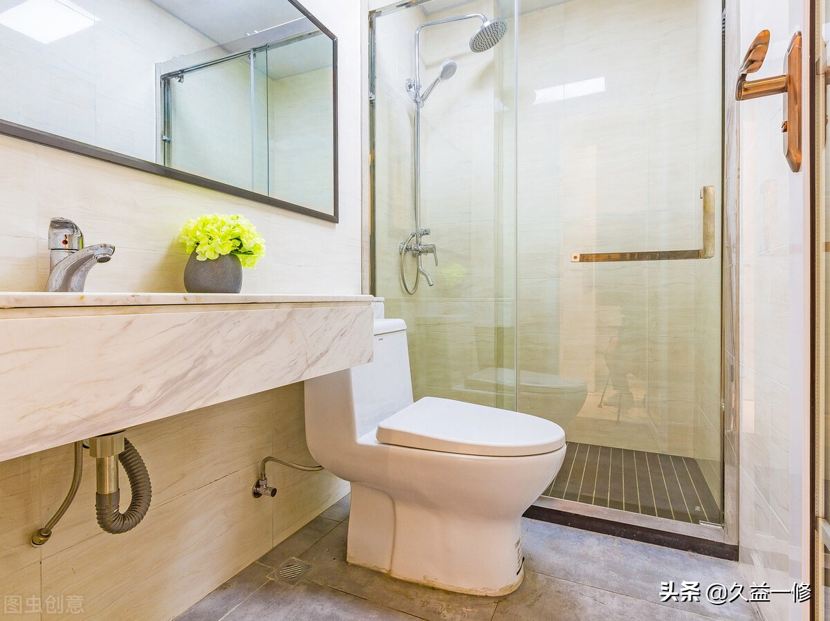 卫生间吊顶漏水是水蒸气吗,卫生间吊顶漏水会是自己家原因吗