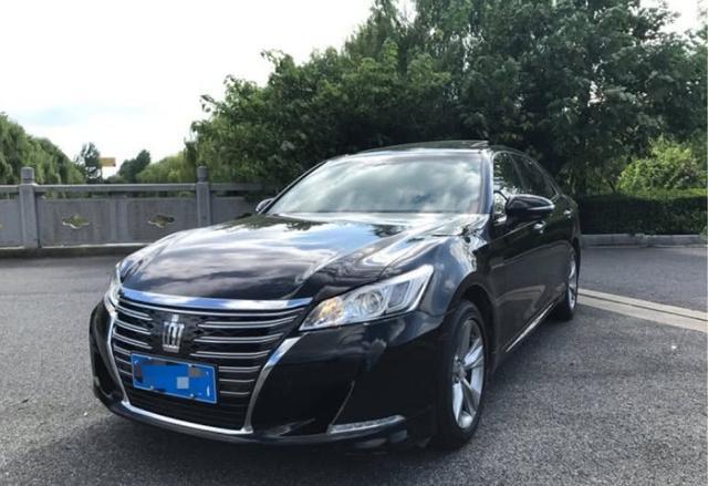 丰田皇冠省油吗,新款丰田皇冠油耗高