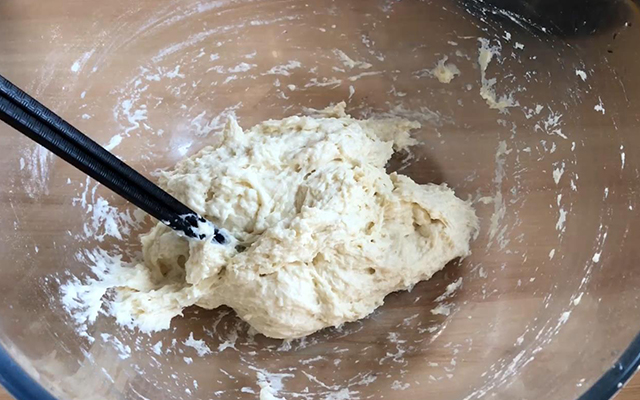 柔软有嚼劲的面包做法不用酵母,自制面包的超简单做法无油