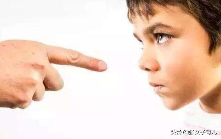 2岁宝宝爱打人该怎么正确引导,两岁多宝宝喜欢打人该怎么办