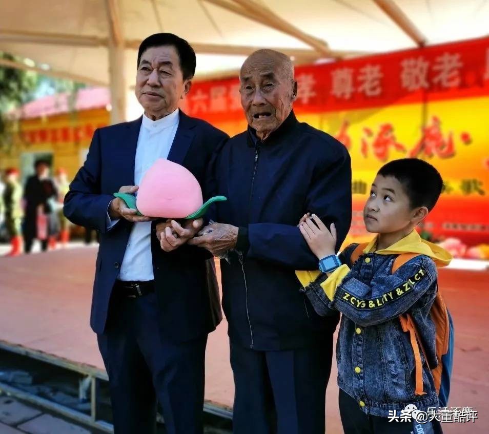 雷锋故事就在身边,雷锋就在我身边的故事