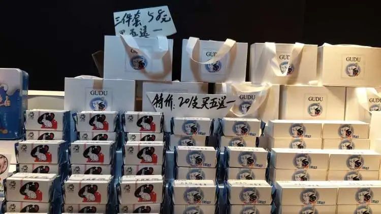 大白兔是中国品牌吗,大白兔奶糖真还是金丝猴奶糖真