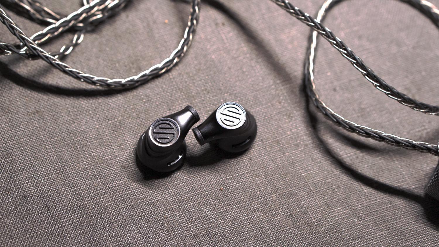 或许比原厂还要好一些：我的iPhone12的“高冷”配件们