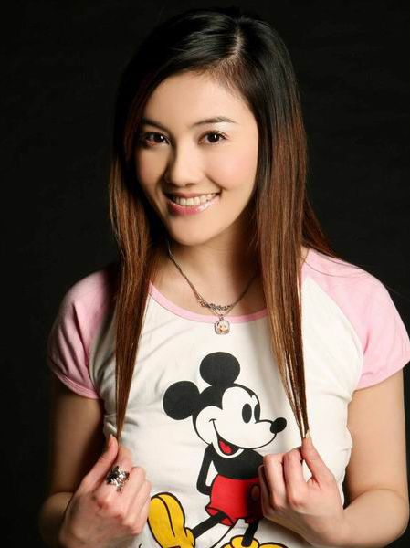 中国足球宝贝张馨予,张馨予潘霜霜周韦彤