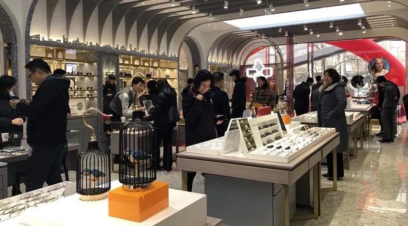 连锁门店数量突破100家,直营门店超5000家