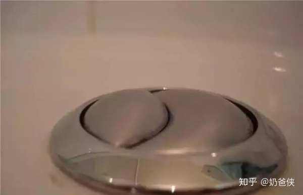 马桶一个按钮冲水无力另一个正常,马桶按钮一大一小怎么调冲水压力