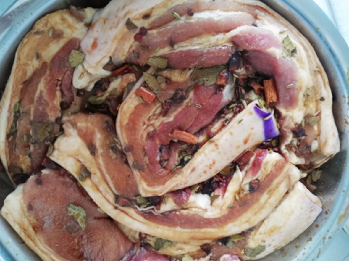 农村简易烟熏肉,城里怎么弄烟熏肉