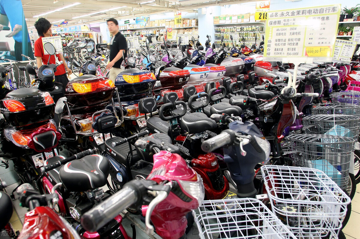 电瓶车充电是用完充还是有电充好,电瓶车是电用完充好还是随时充好