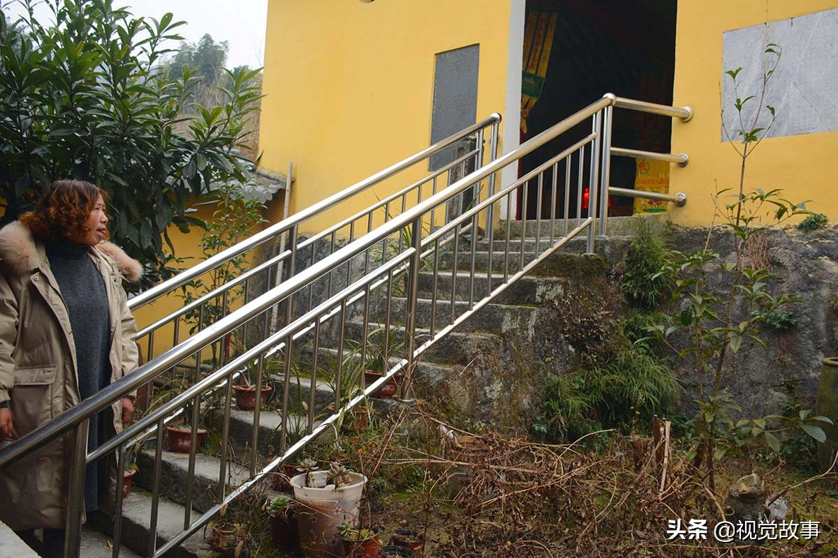 山村大妈看护寺庙2年，不要一分钱回报，看她为啥很开心