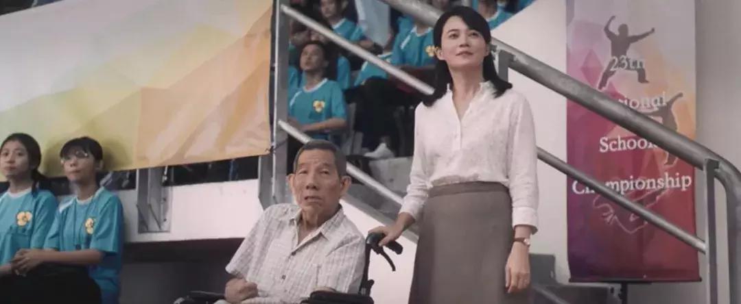 29岁时一鸣惊人的他，又拍了部潮湿的电影