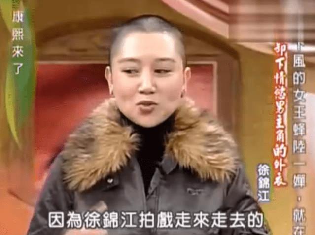 他被誉为“风月片”教父，拦截训练中的女兵，直言：我们结婚吧