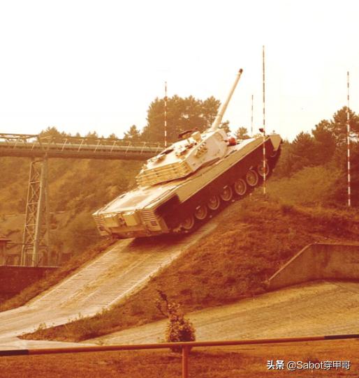 挂羊头卖狗肉的“意大利热带豹1”——意大利OF-40外贸主战坦克