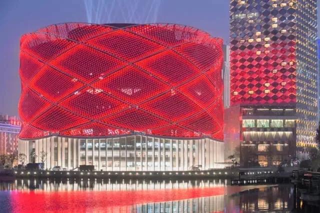 许家印建的最好看的大楼,许家印全球化造型