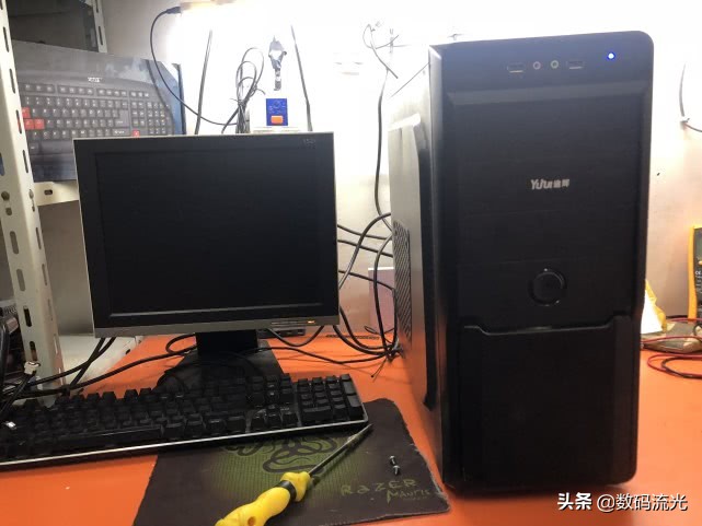 电脑显示器黑屏怎么办教你一招,电脑主机正常显示器黑屏怎么解决