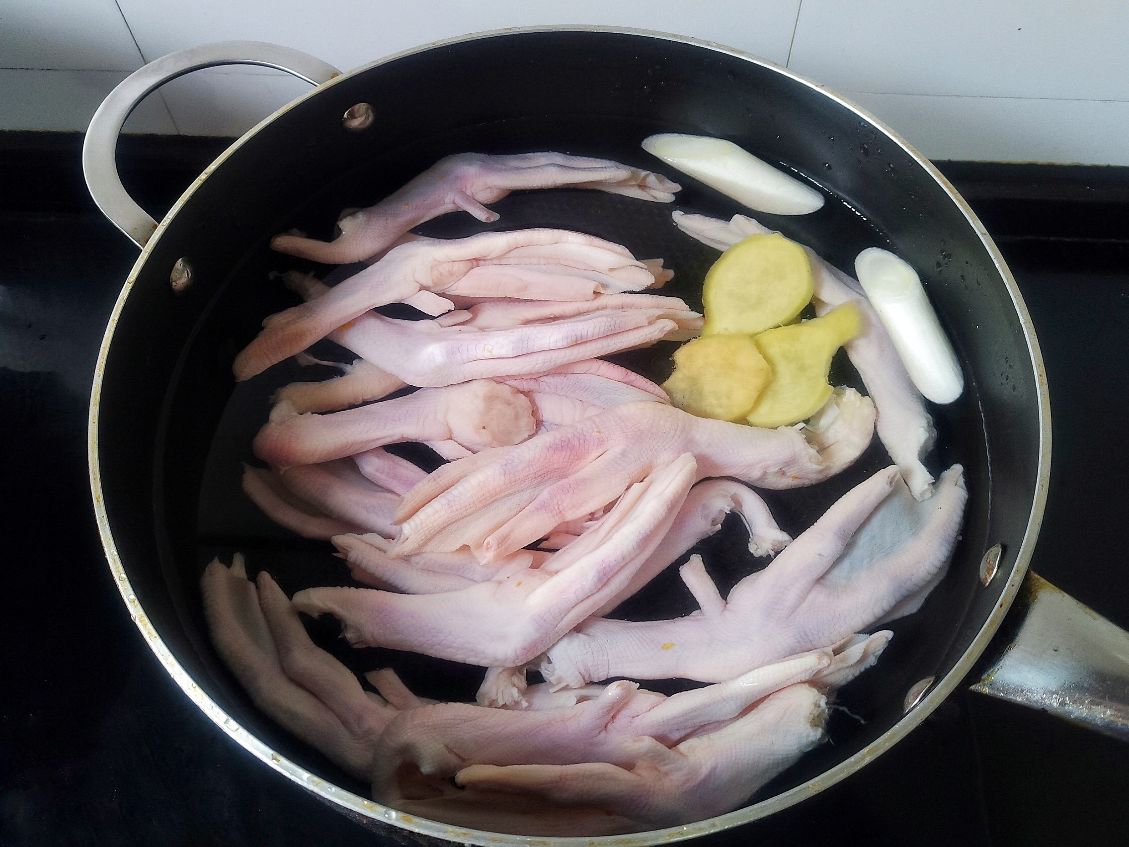 怎么卤鸭掌好吃又简单的做法,卤鸭掌怎么做视频教程