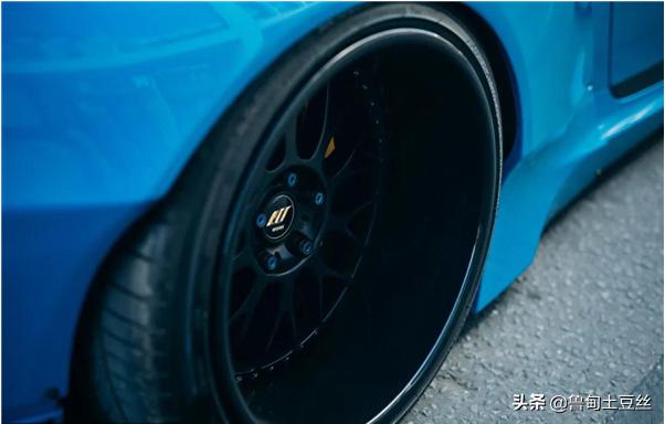 「毂锐驰」一台融入了JDM元素的宝马E93335i