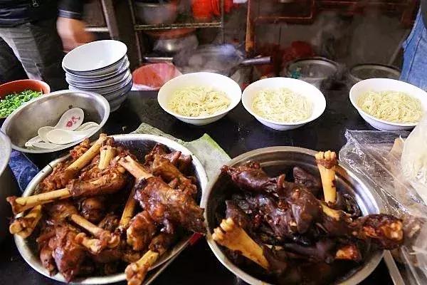 7个值得你驱车前往的吃羊肉地，这一口还魂的羊肉，吃了会上瘾！