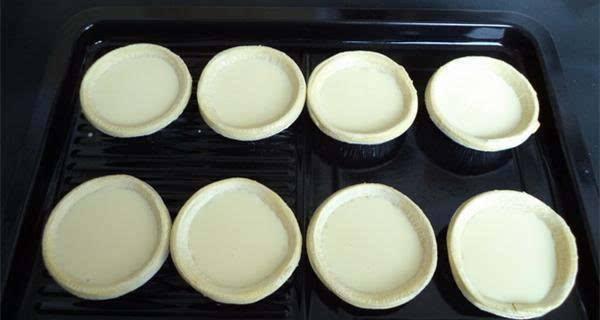 外酥里嫩简单零失败蛋挞的做法,蛋挞外酥自己在家做