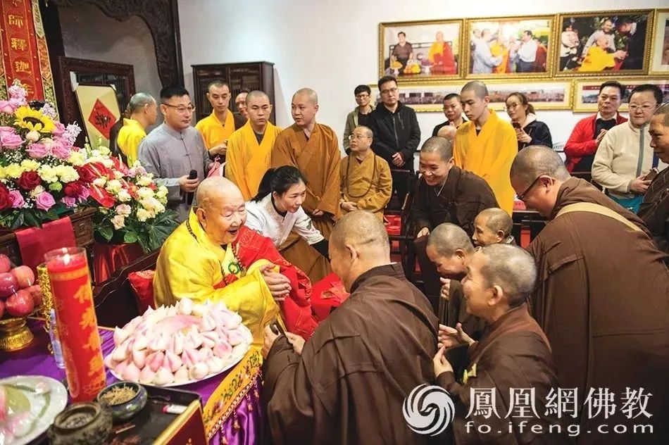 103岁高僧圆寂身影悬在空中,103岁高僧