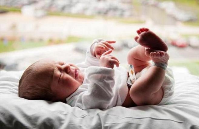 出生35天的宝宝体重多重属于正常,25天的宝宝多重算正常