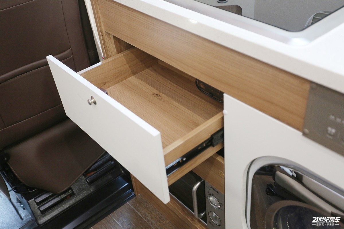 了解上汽大通maxusv90最新动态,上汽大通maxusv902023款2.0t短轴低顶